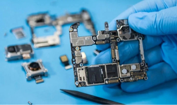 Китай закликав США переглянути експортні обмеження щодо трьох напівпровідникових компаній