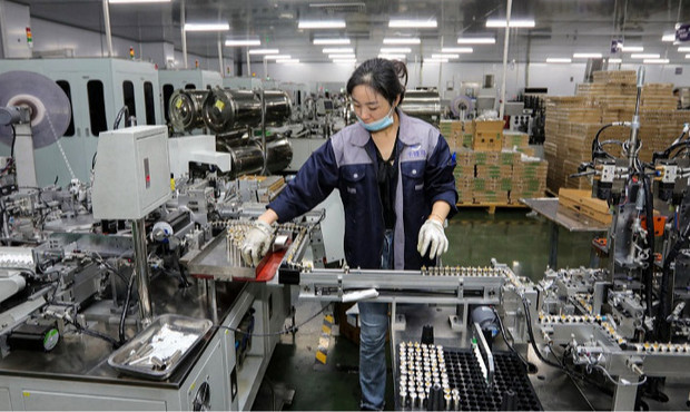 Азійські фабрики скорочують виробництво через мита США