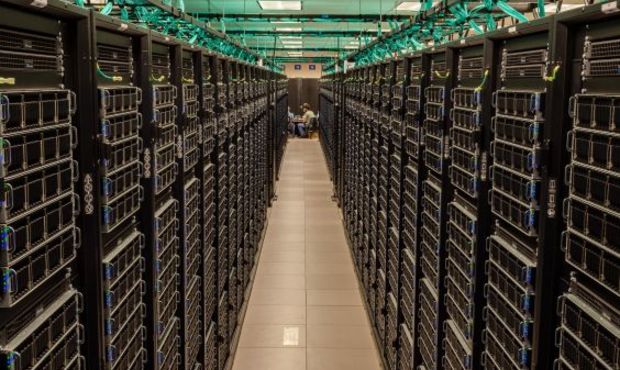 Один із найбільших виробників серверів у Росії опинився на межі фінансового краху