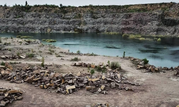 Компанію, яка видобуває граніт Токівського родовища, "виселяють" через змову