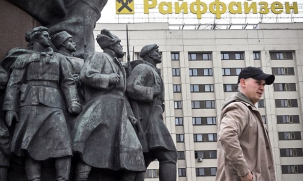 Raiffeisen "не здається" у пошуку покупця російських активів