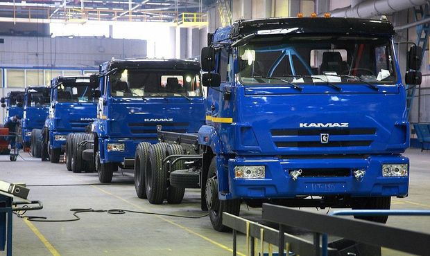 Росія значно скоротила імпорт вантажівок