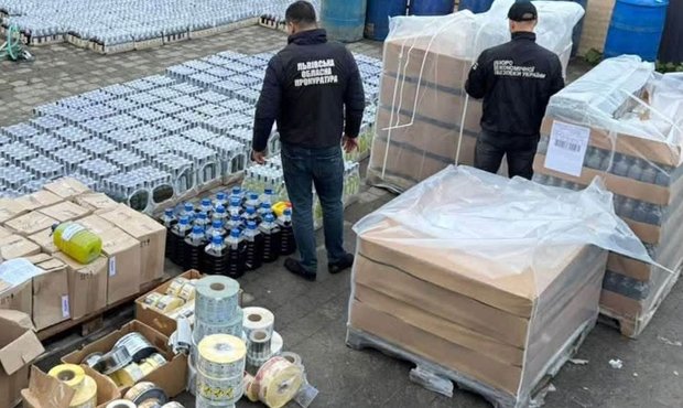 На Львівщині детективи БЕБ викрили підпільне виробництво алкоголю на понад 1,2 мільйони