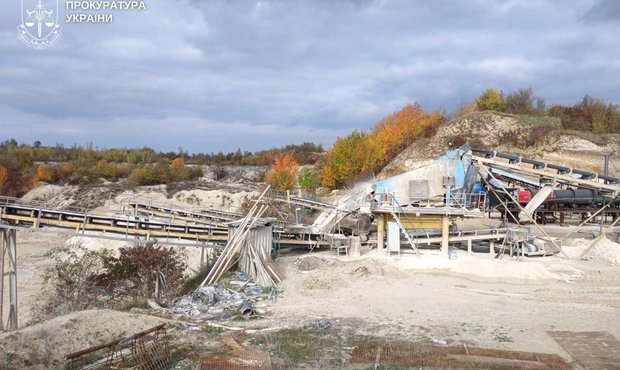 Видобуток вапняку на сотні мільйонів: директору кар’єра вручили підозру