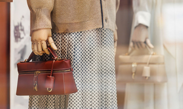 Криза ритейлу РФ: розвідка повідомляє про масове закриття магазинів одягу та взуття