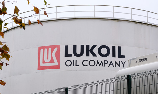 Фінські автозаправки російського "Лукойлу" закриють через санкції США