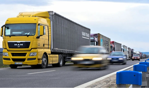 Податкова розповіла про найбільших платників транспортного податку