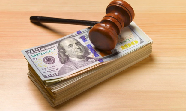 З посадовця Мін'юсту у дохід держави стягнули 3,3 мільйона гривень