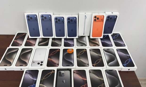 ДБР затримало митника, який заробляв на контрабанді iPhone