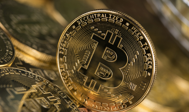 Військові удари по Ірану обвалили криптовалютний ринок на $128 млрд