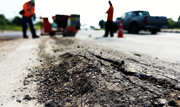 Аудитори виявили махінації з бюджетними коштами у дорожньому будівництві