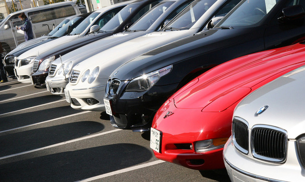 Держава виставляє на продаж десятки автомобілів збанкрутілого банку "Надра"