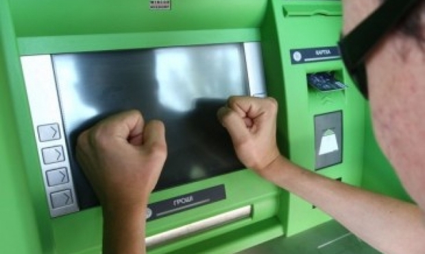 Банк «Михайлівський» ввів обмеження на зняття готівки з карток