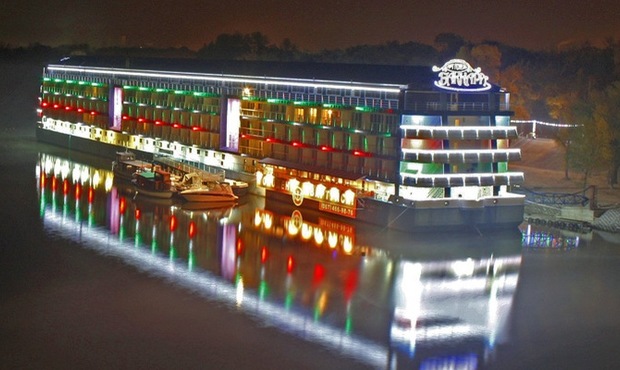 Держава продає плавучий готель банку «Форум» за 36 млн грн