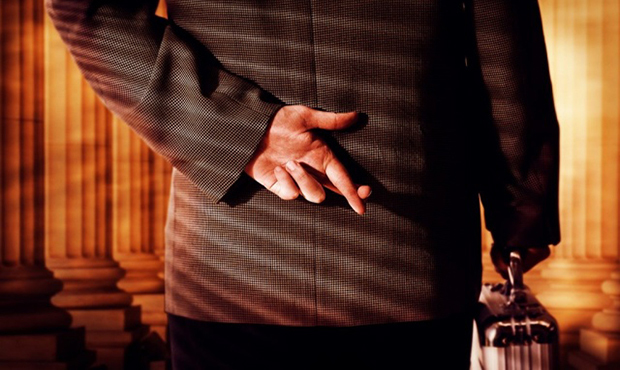 Банкір вивів зі свого банку 129 мільйонів - Нацполіція