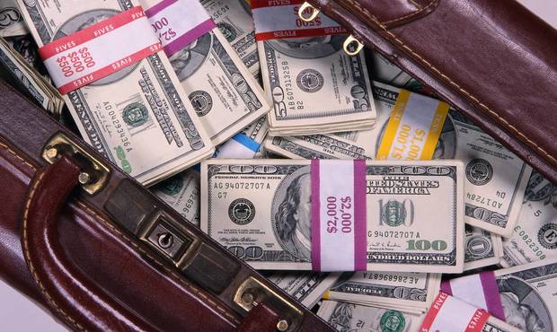 Власники збанкрутілих банків не повертають борги