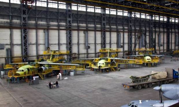 Дерибан гіганта-банкрута: У Харківського авіазаводу відібрали вантажну техніку